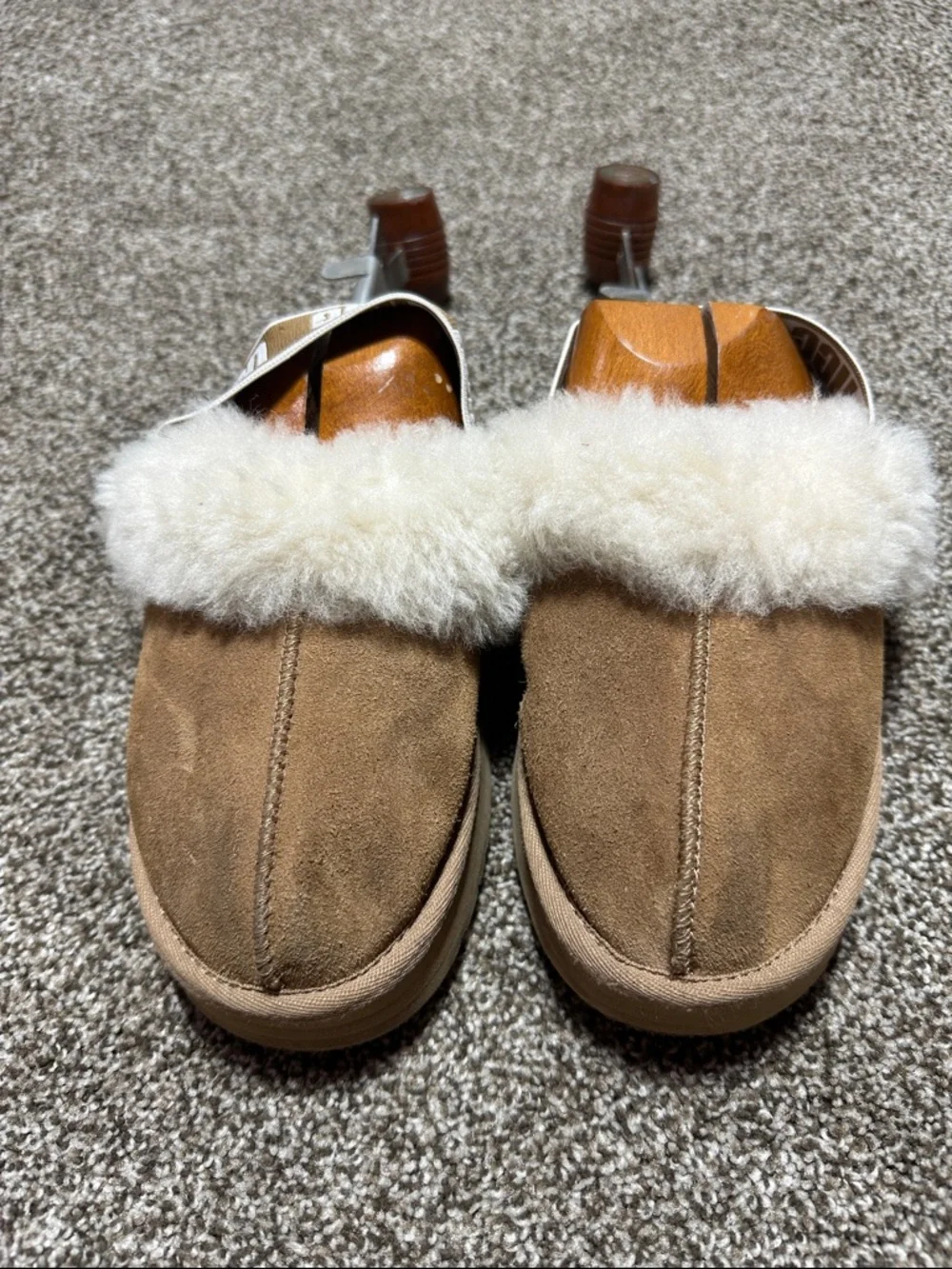 UGG girl’s Funkette slippers in chestnut size 1 - Picture 7 of 7